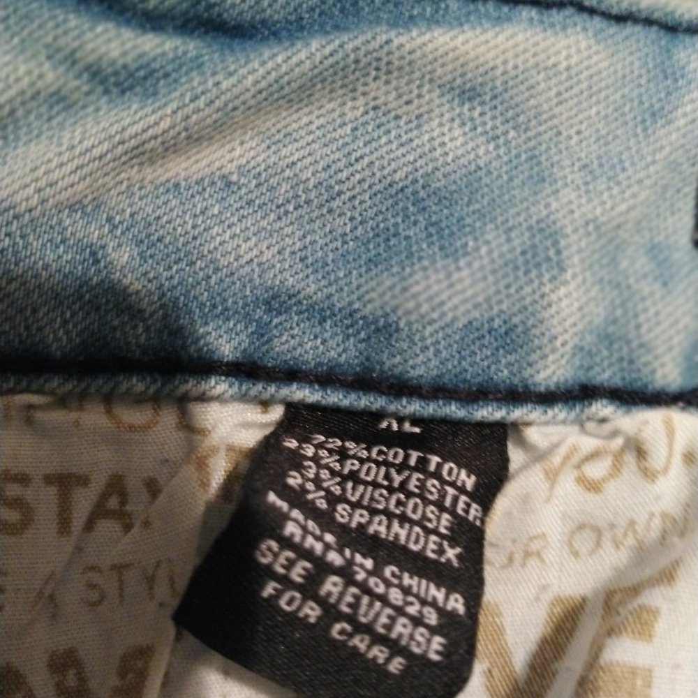 Distressed overalls - Picture 7 of 8